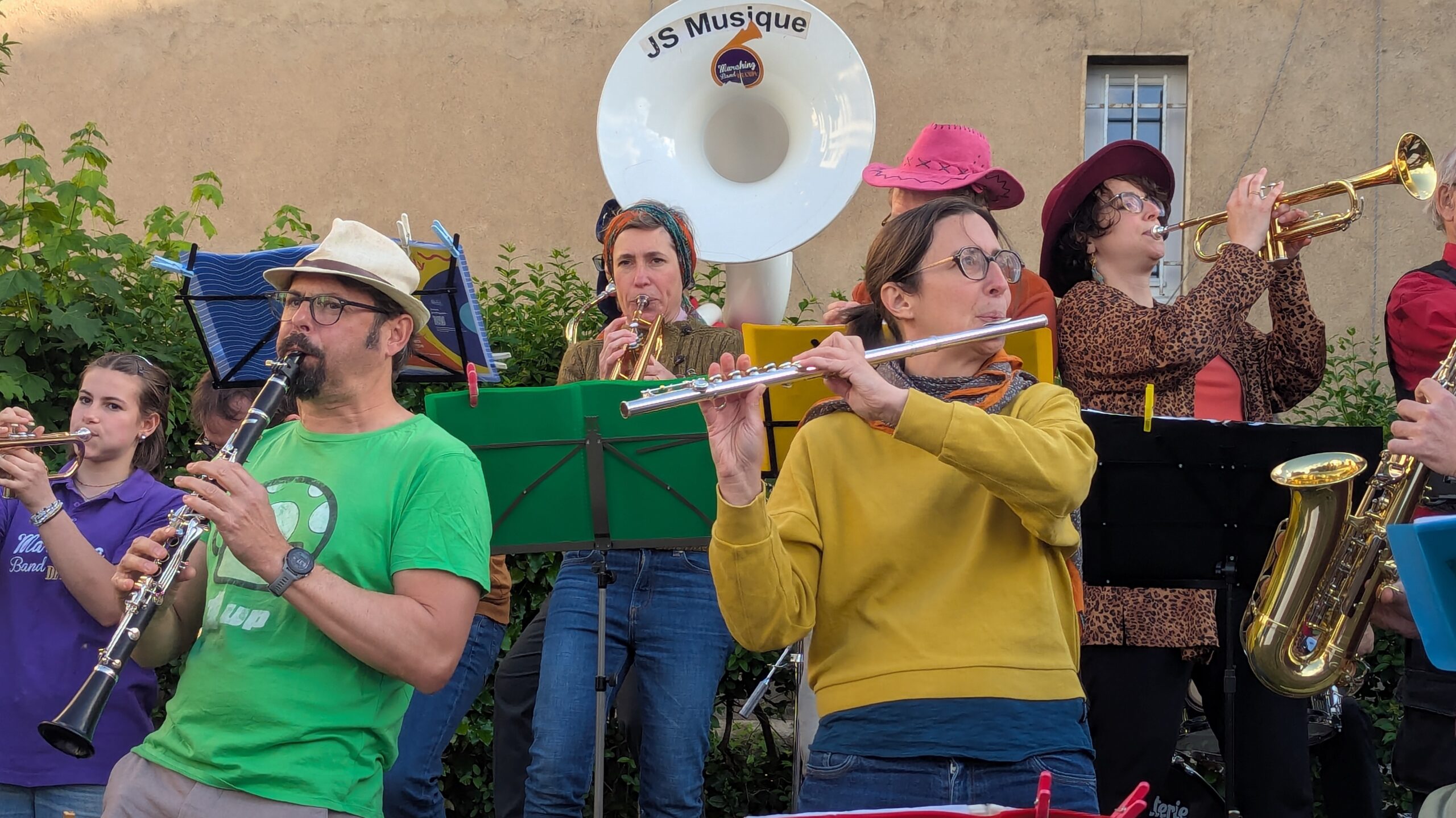Photo de la fanfare : clarinette, flûte, trompettes