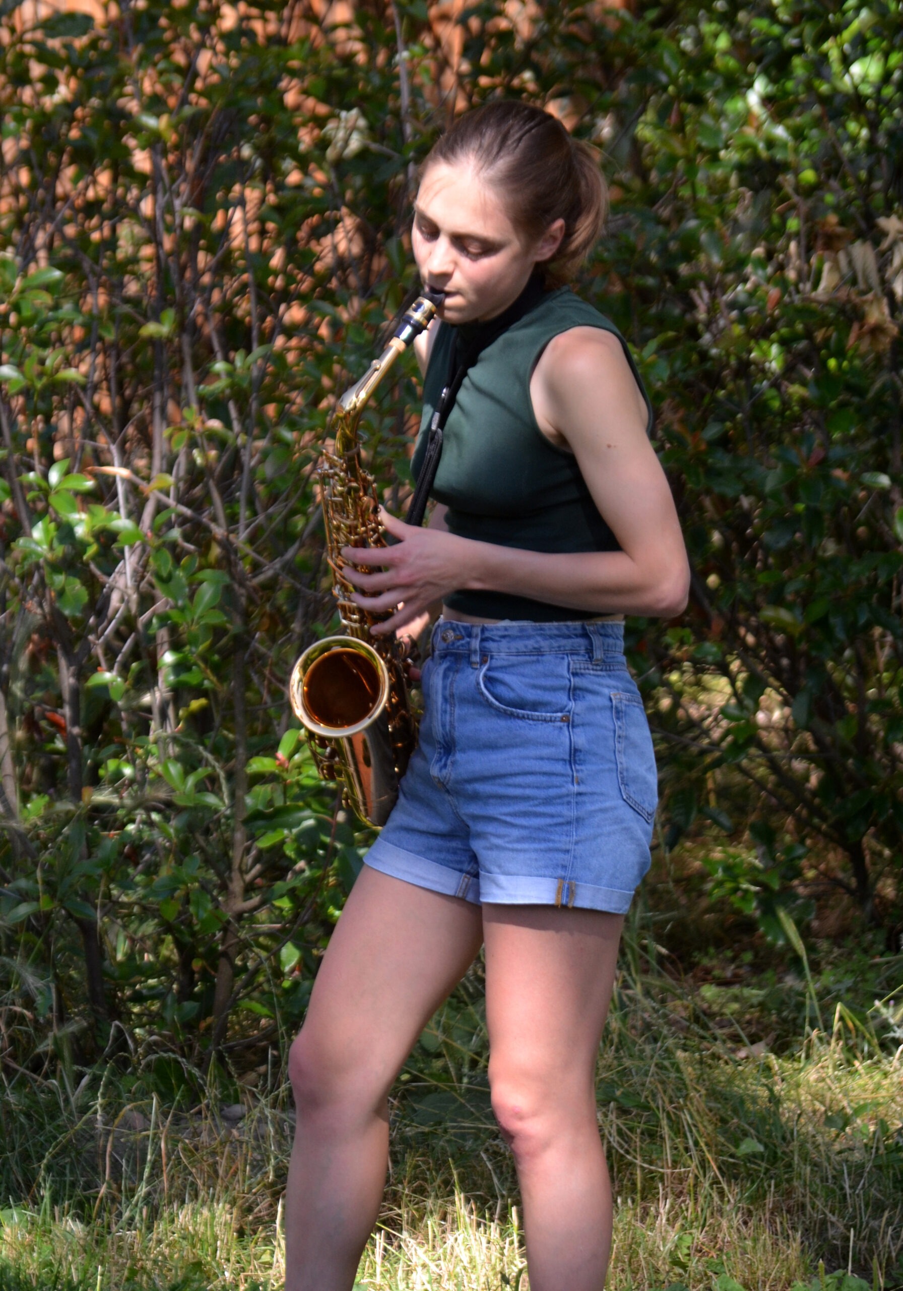 Une élève en saxophone à l'échauffement