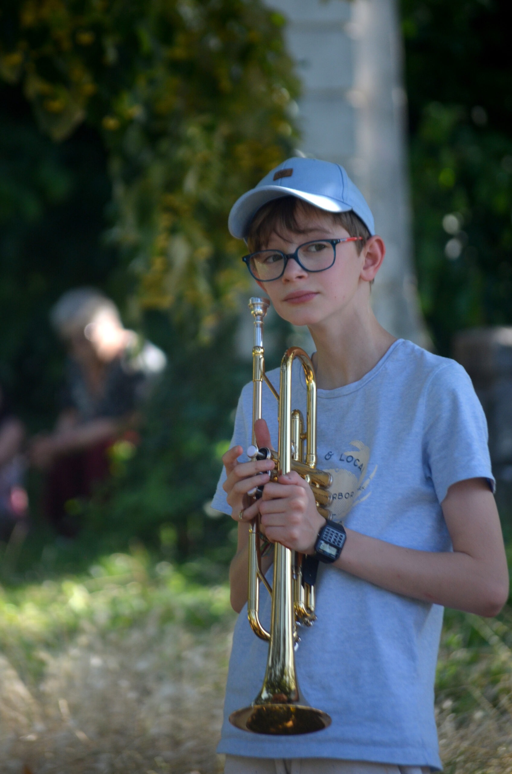 Un jeune élève de la classe de cuivres de Musically